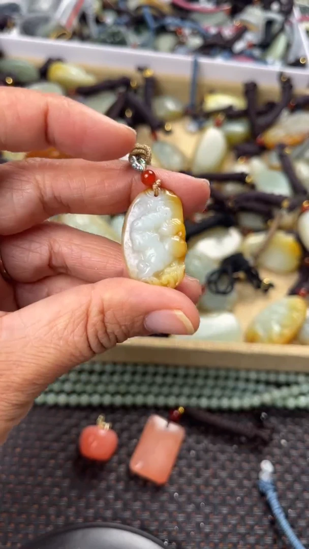 【闪购商品】和田玉颈饰未镶嵌多样性发货没有证书拍一发一有瑕