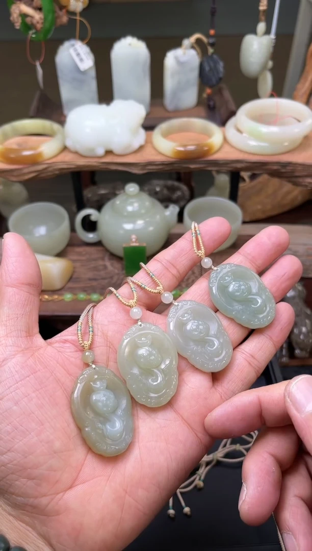 【闪购商品】和田玉吊坠未镶嵌且末青白 蛇牌 多样性发一