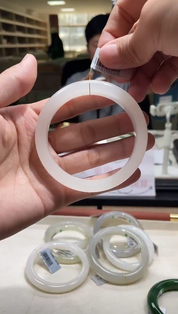 未镶嵌手镯和田玉62圈口 5129