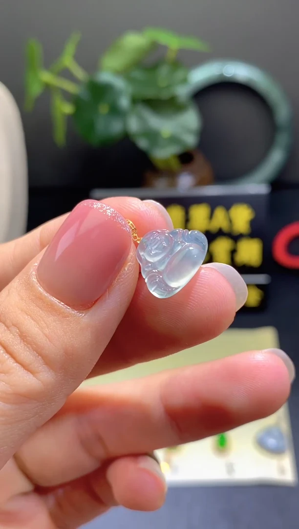 翡翠18K金镶嵌颈饰翡翠吊坠