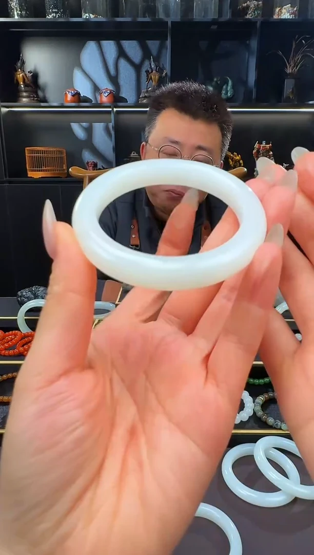 颈饰未镶嵌和田玉金山手镯58mm