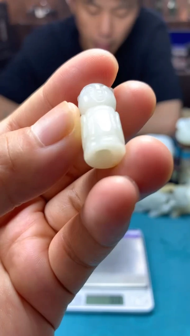 和田玉未镶嵌颈饰1