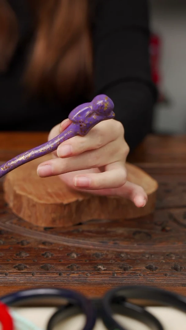 大漆彰髹变涂发簪（玉兔紫）