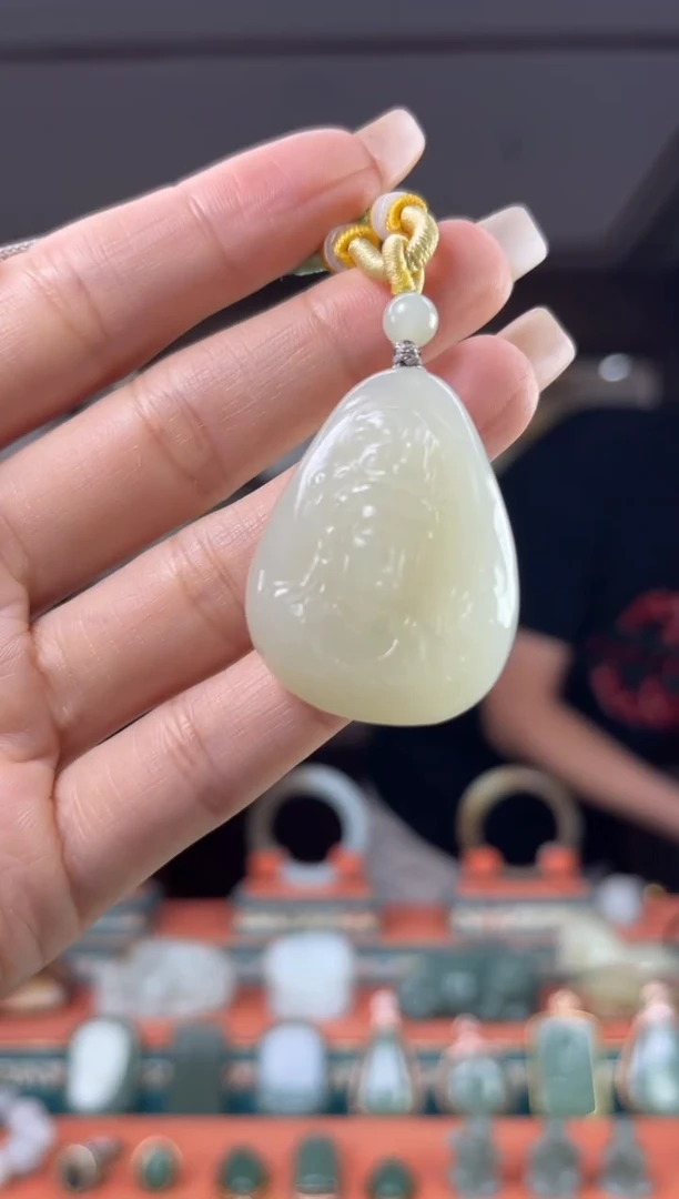 颈饰未镶嵌和田玉佩佩