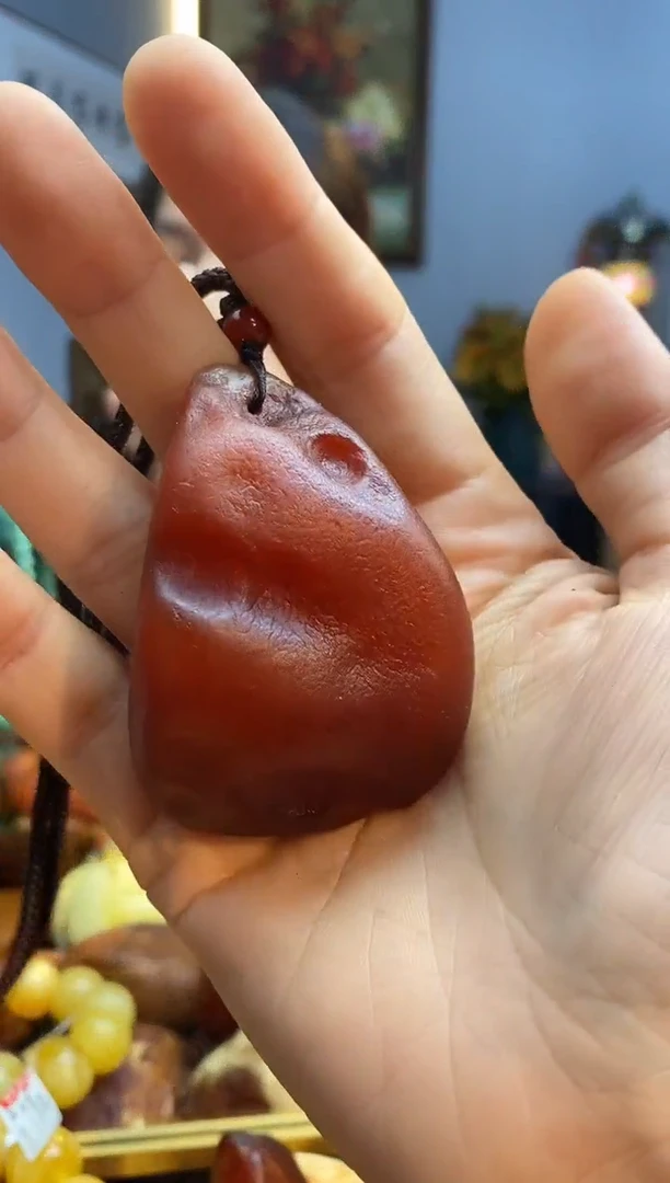 未镶嵌颈饰琥珀吊坠
