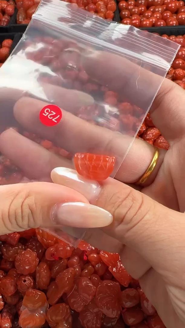 颈饰未镶嵌南红玛瑙1