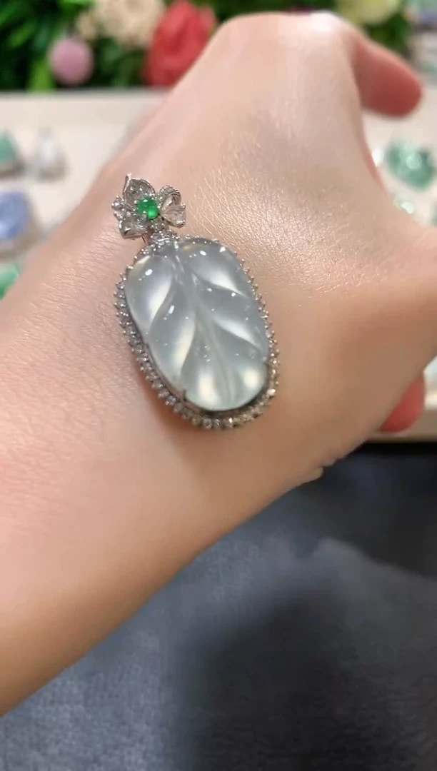 吊坠(不含链)18K金镶嵌翡翠b46