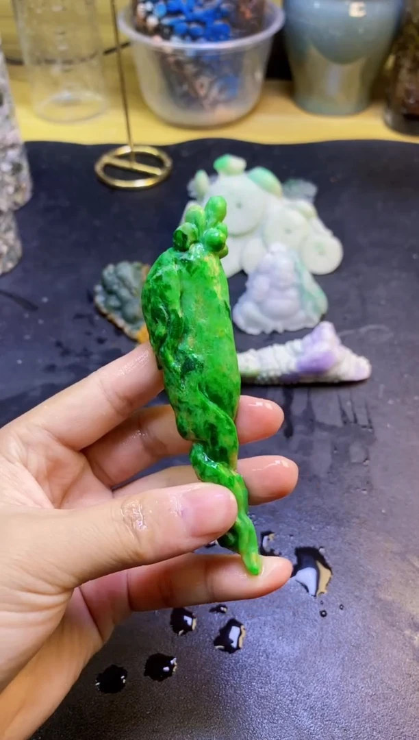 翡翠未镶嵌颈饰青****）天然翡翠046