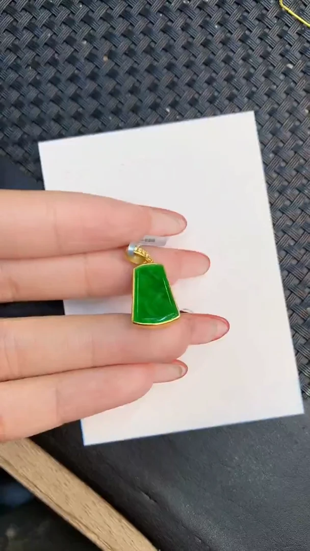 颈饰未镶嵌翡翠1