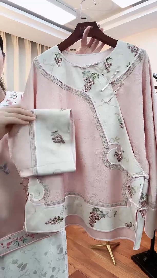 桑蚕丝非遗苏绣服饰