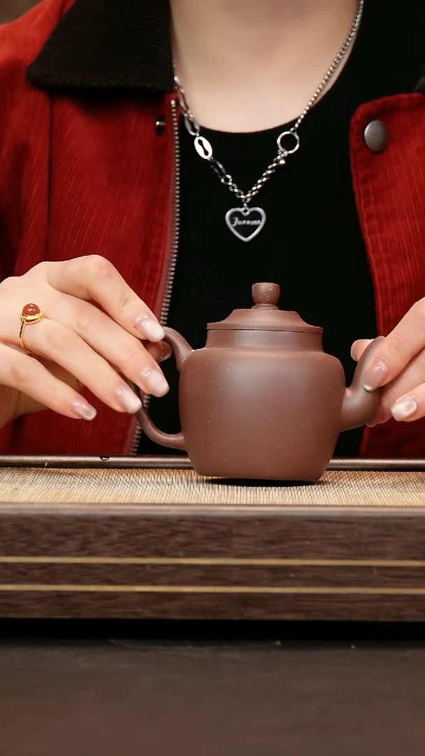 茶壶紫砂天青泥暗肝色 高宫灯220cc
