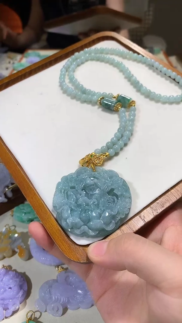 颈饰未镶嵌翡翠吊坠