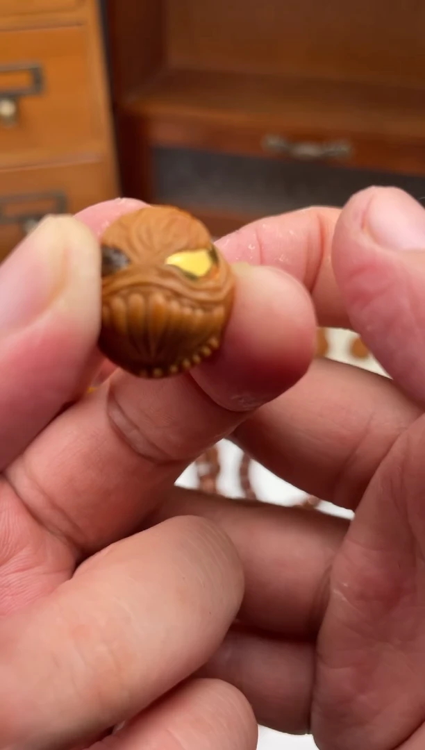 吊坠猴头核桃猴头核桃雕刻毒液