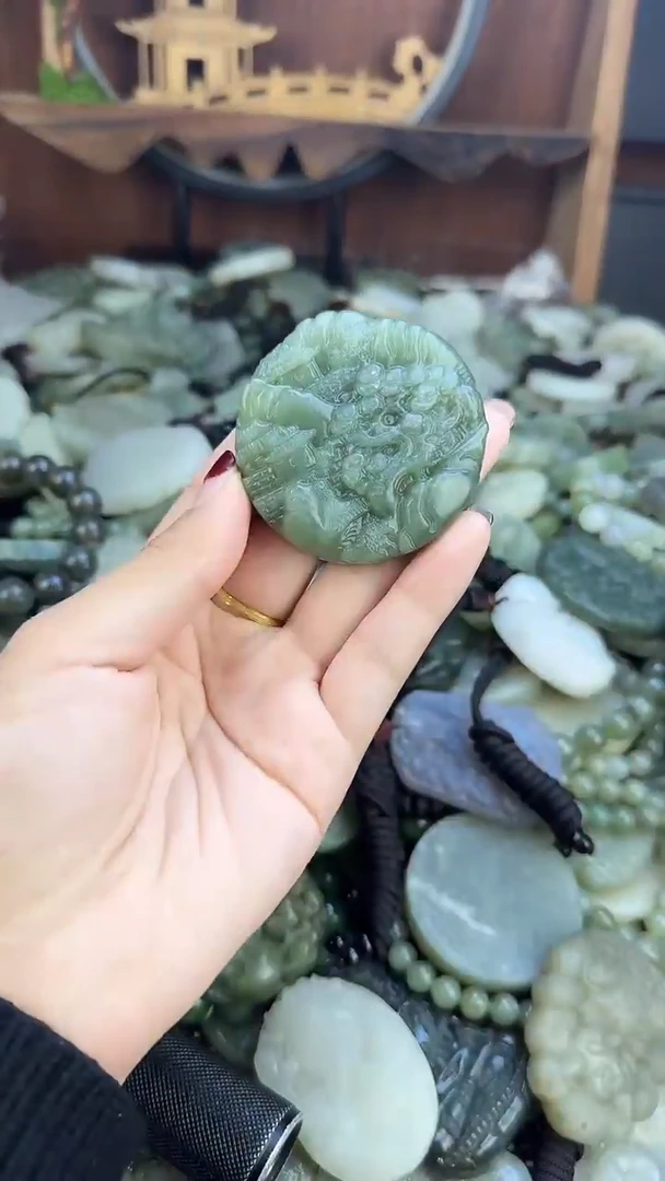 颈饰未镶嵌和田玉1