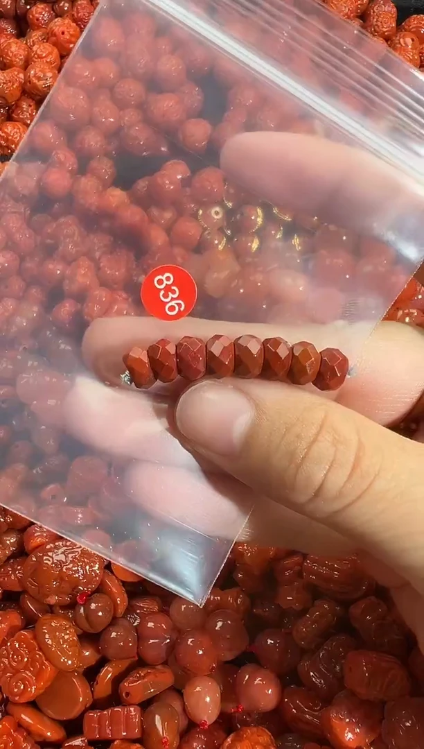 颈饰未镶嵌南红玛瑙1