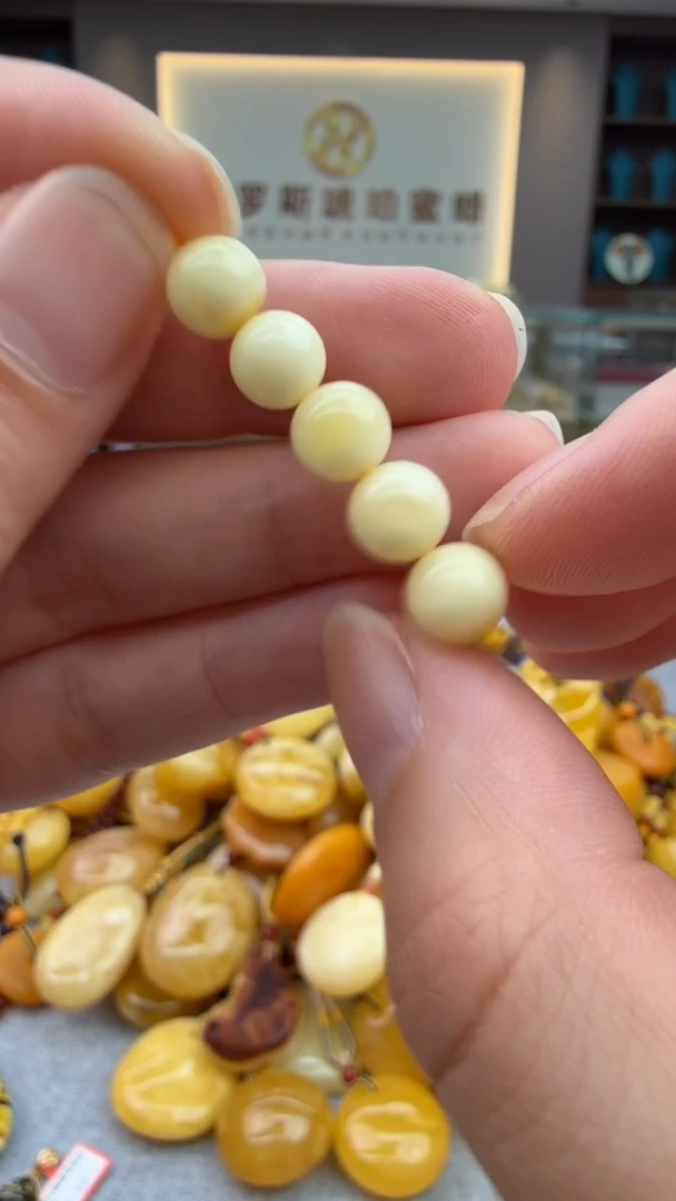 琥珀颈饰未镶嵌4秒拍号 假一罚三