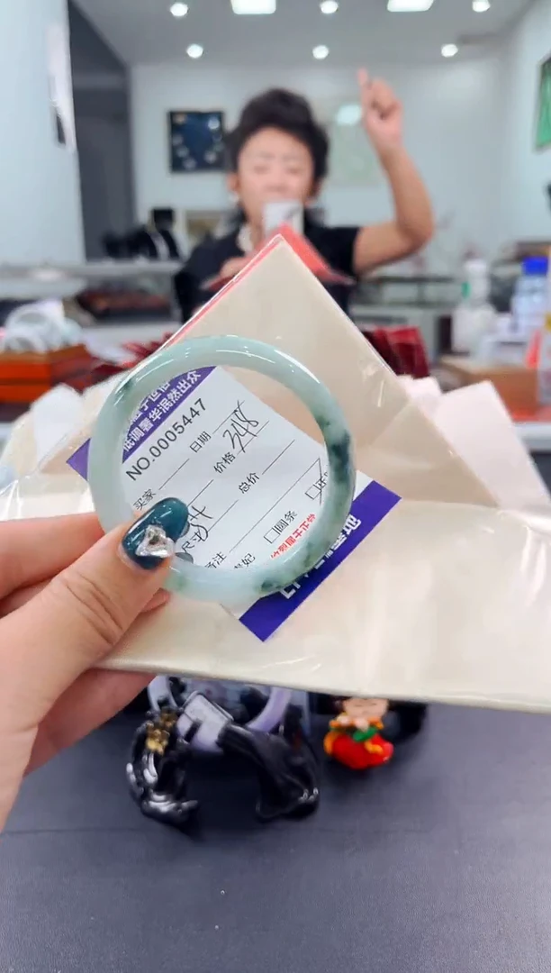翡翠手镯未镶嵌天然缅甸A货翡翠