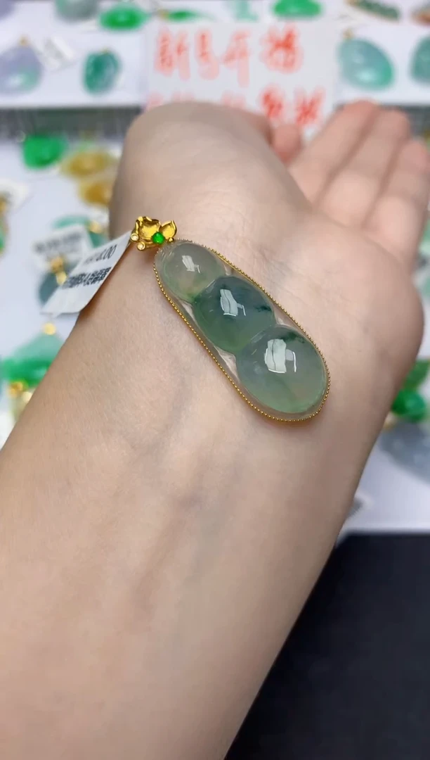 翡翠未镶嵌颈饰0000000000