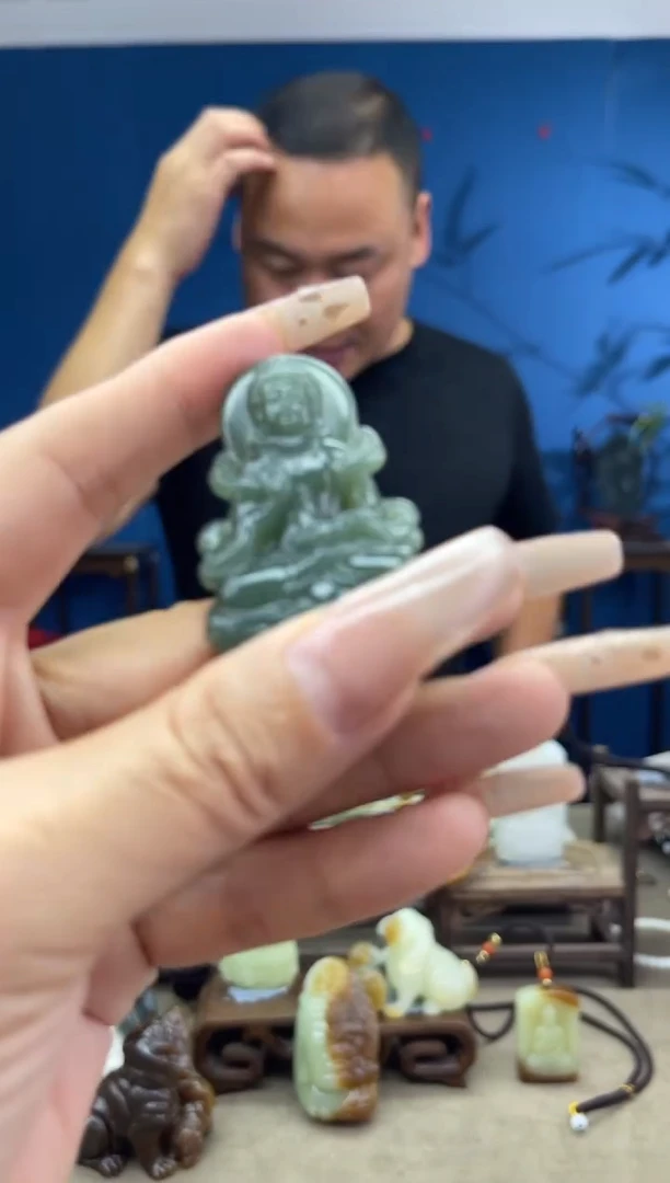 和田玉未镶嵌颈饰1