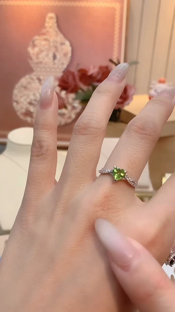 银S925镶嵌戒指橄榄石爱心