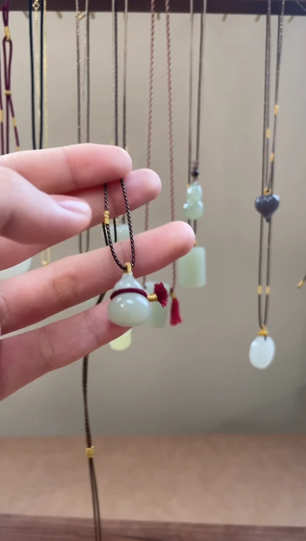 颈饰未镶嵌和田玉和田玉吊坠