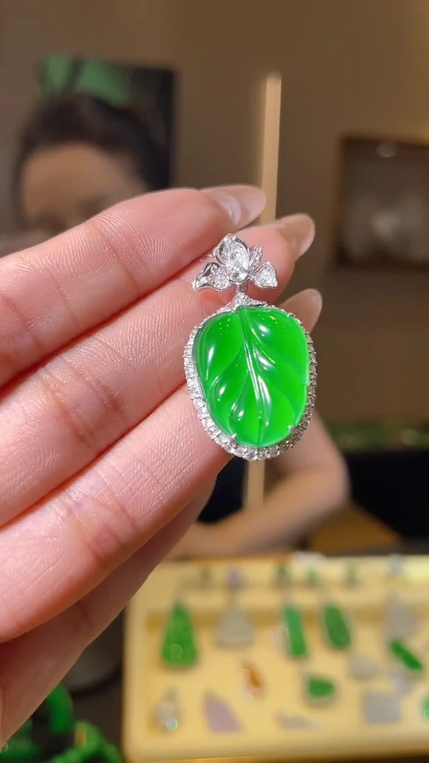 翡翠18K金镶嵌吊坠(不含链)天然翡翠A货