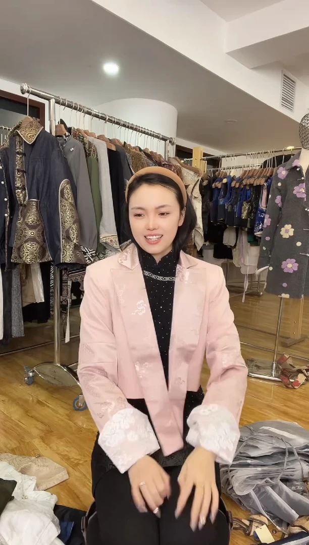 外套       M码       80-105斤