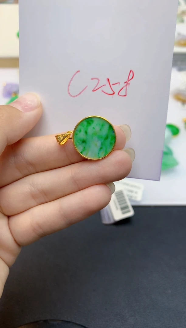 翡翠未镶嵌颈饰天然缅甸A货翡翠