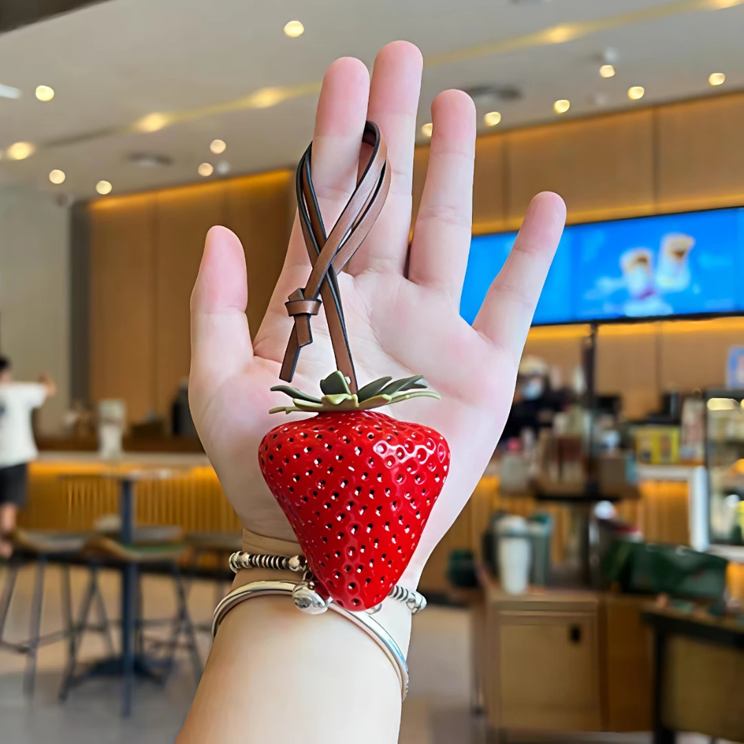 包包草莓挂件女高级感仿真立体挂饰