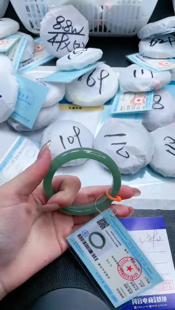 【闪购商品】石英质玉手镯未镶嵌18V390-56