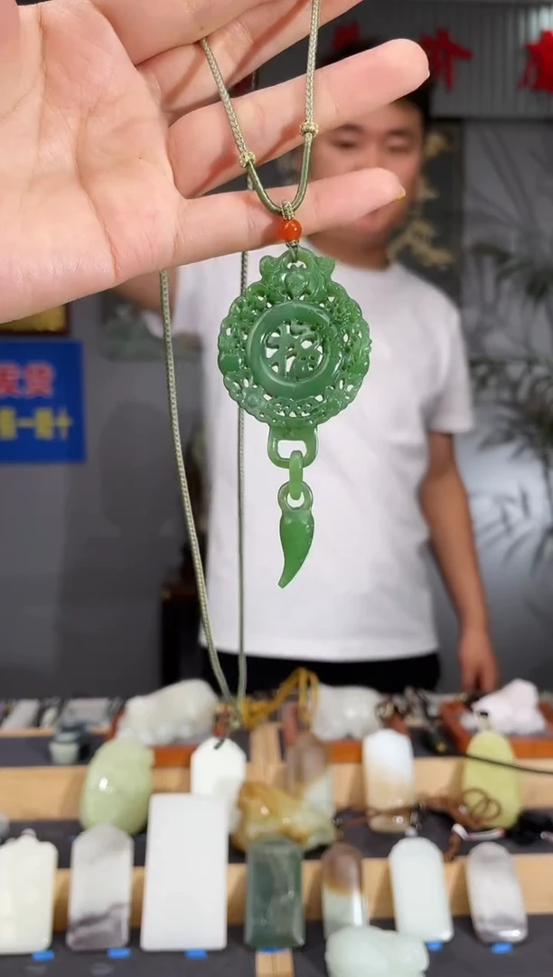 和田玉未镶嵌颈饰1