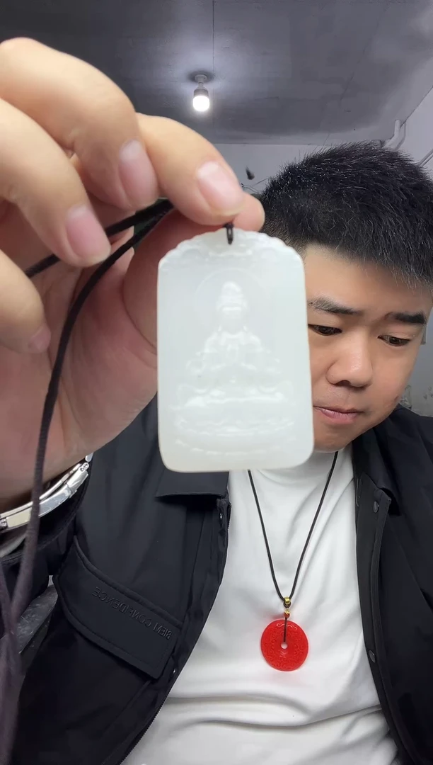 颈饰未镶嵌和田玉吊坠