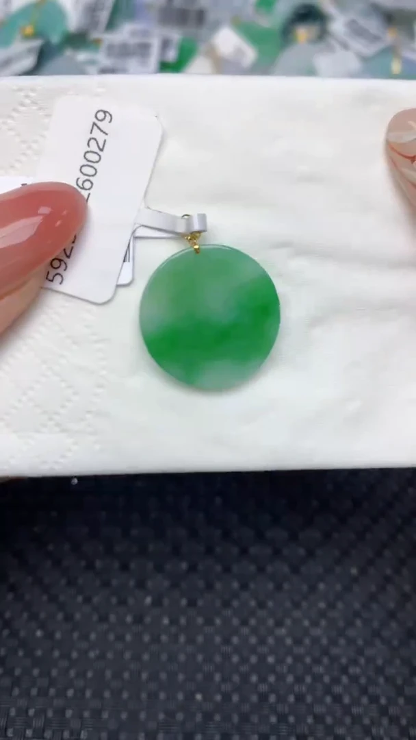 翡翠18K金镶嵌颈饰天然翡翠a货