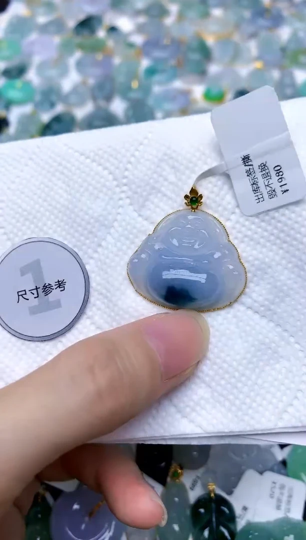 颈饰18K金镶嵌翡翠天然A货翡翠
