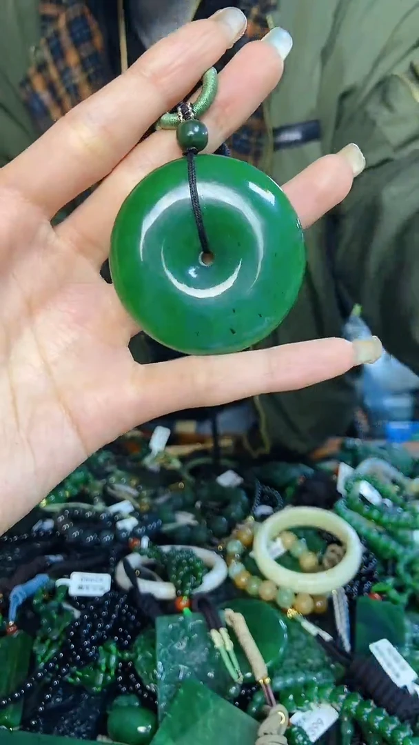 未镶嵌和田玉挂件1