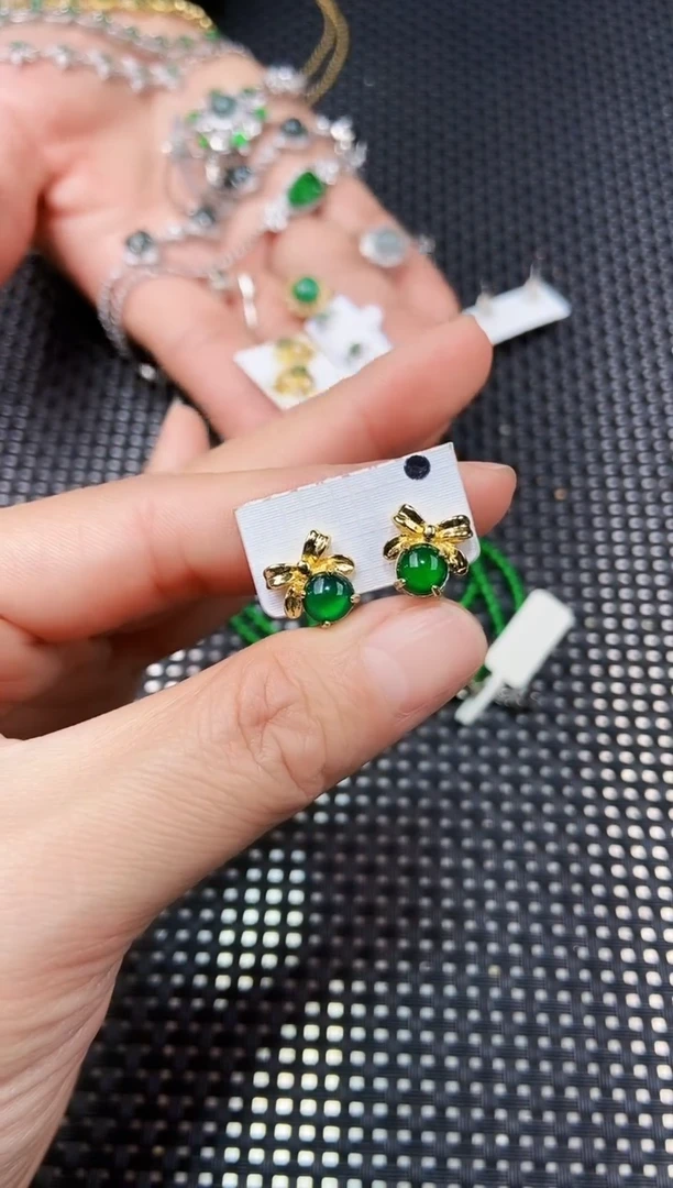 【闪购商品】翡翠耳饰未镶嵌111111111