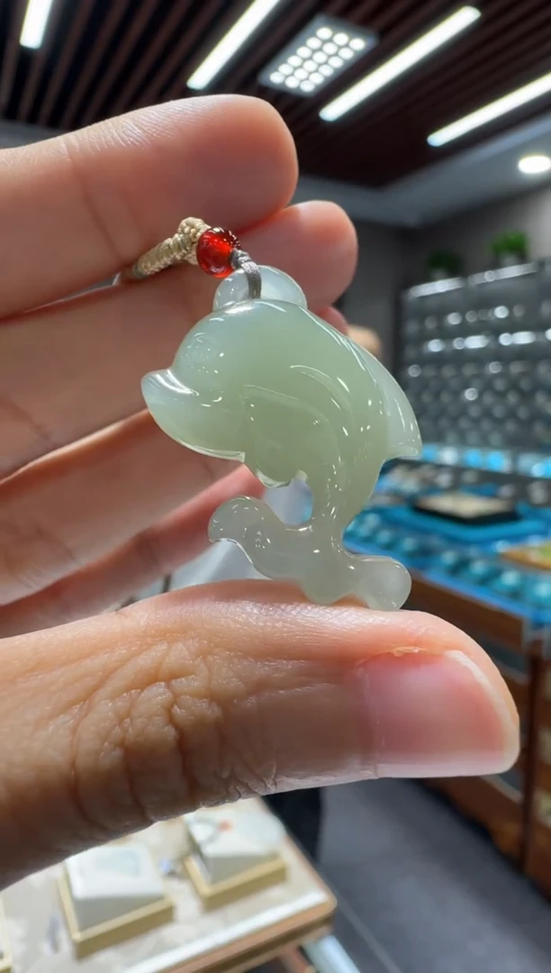 颈饰未镶嵌和田玉海豚配绳