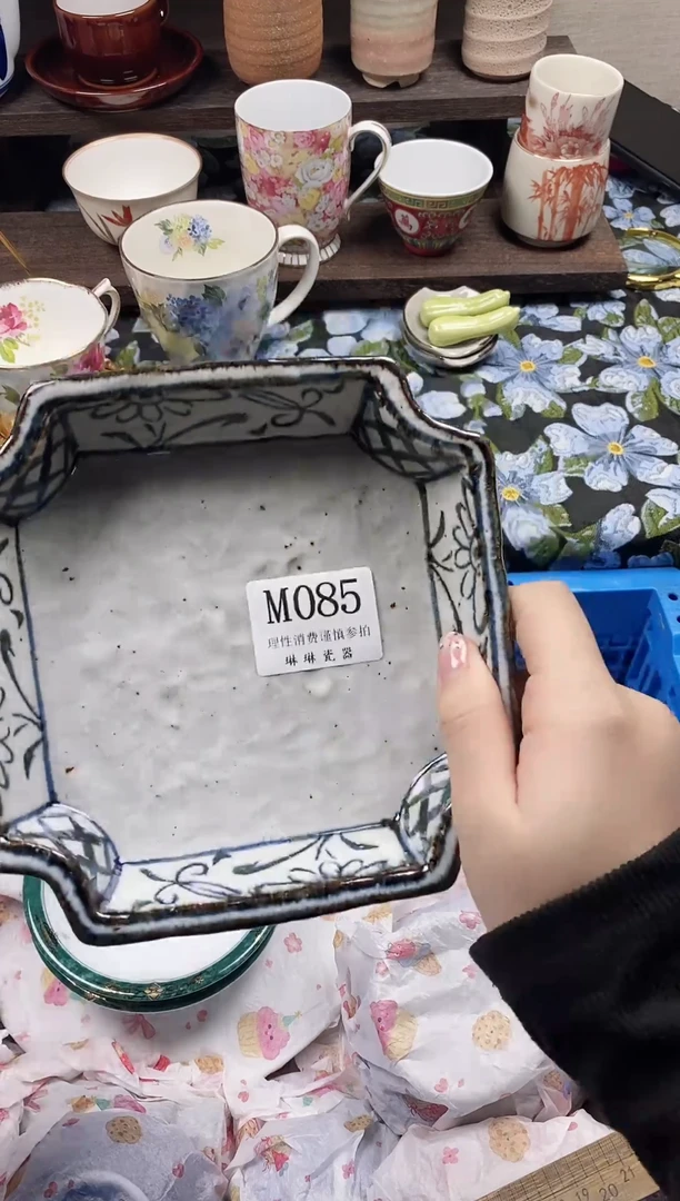 瓷片何*娜                M085