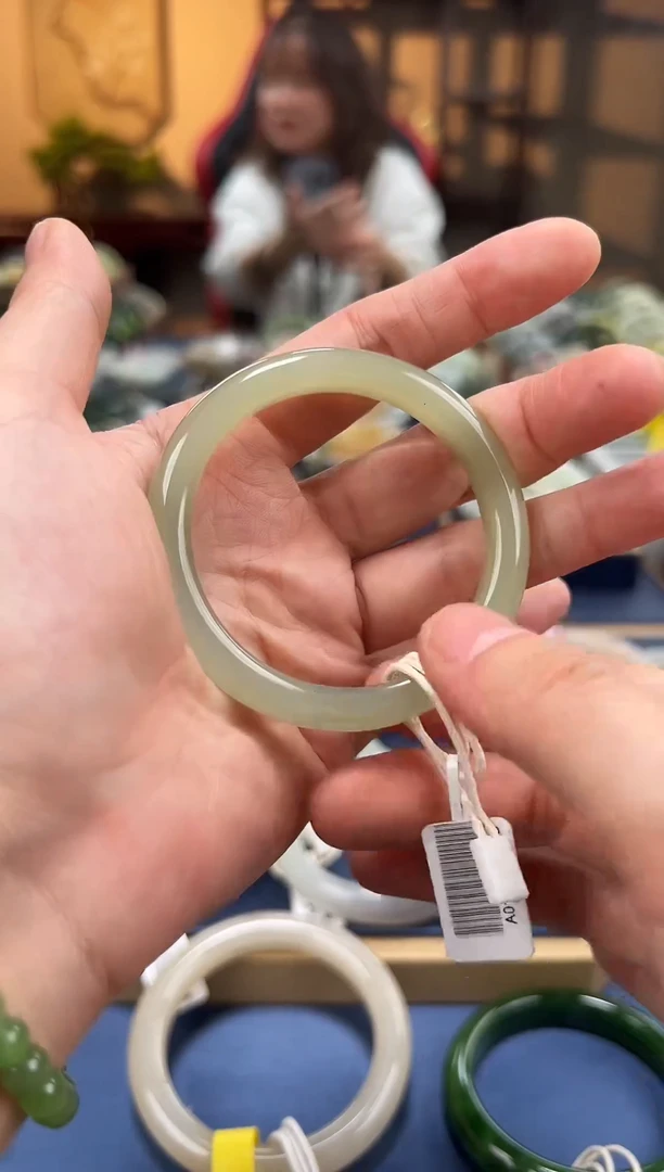 【闪购商品】和田玉手镯未镶嵌A0100-52