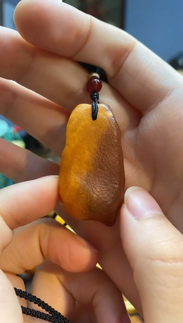 未镶嵌颈饰琥珀吊坠