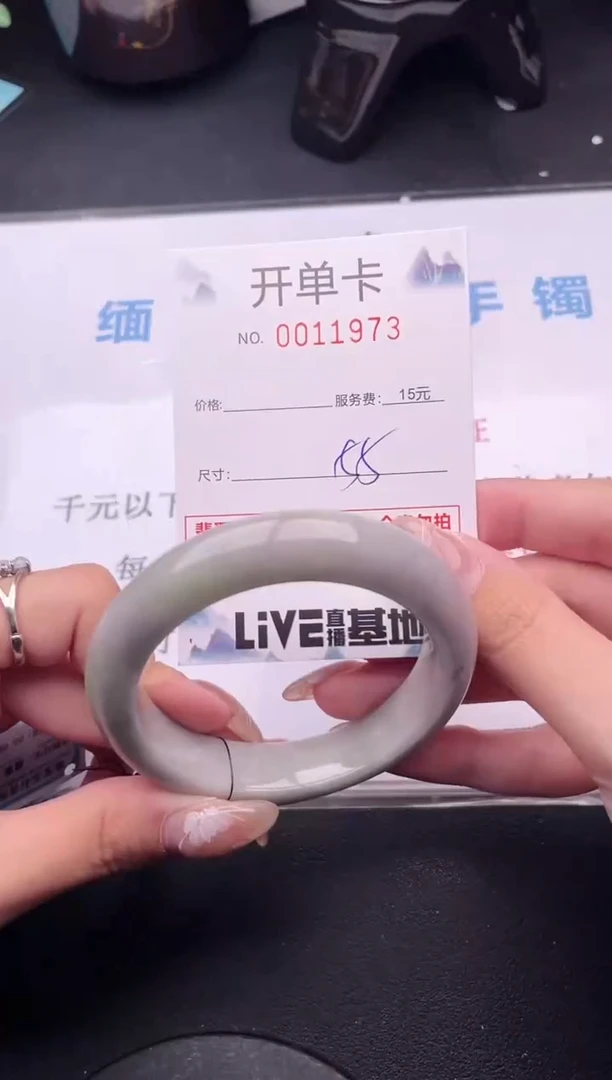 翡翠手镯未镶嵌拍哪个图片就是发哪个73