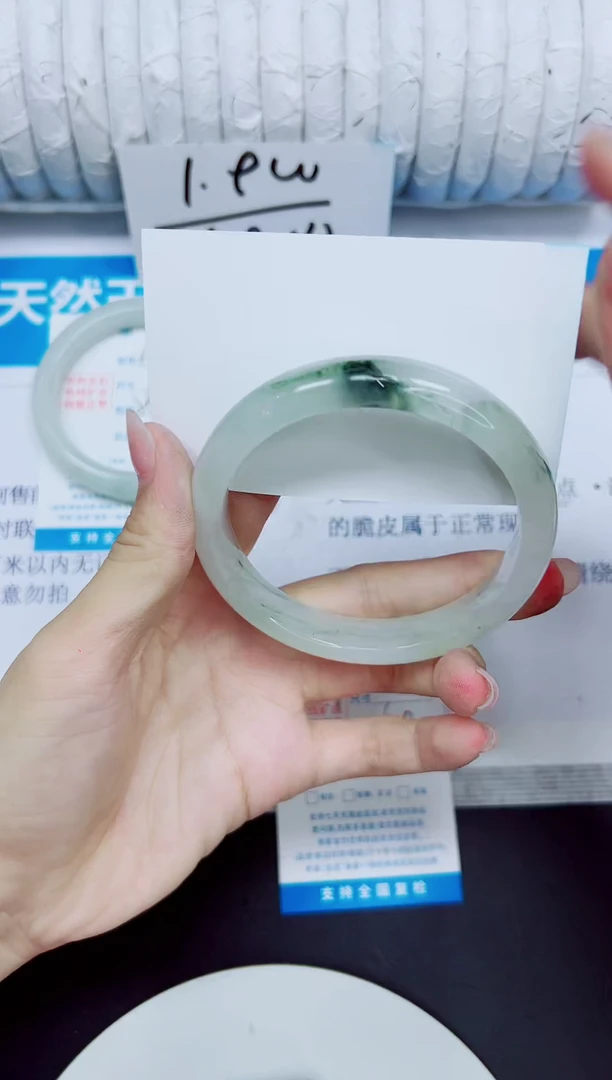 石英质玉手镯未镶嵌96/64