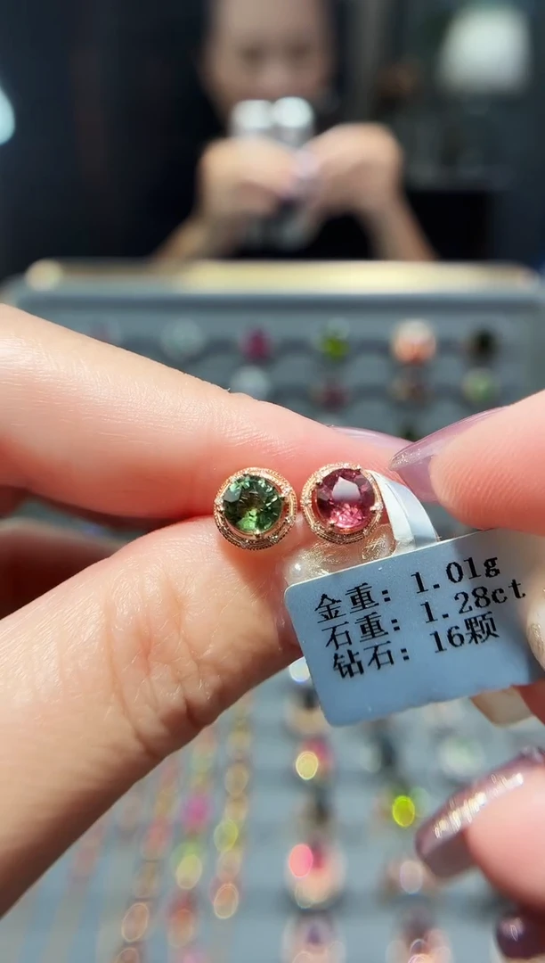 18K金镶嵌耳饰碧玺1.28配钻