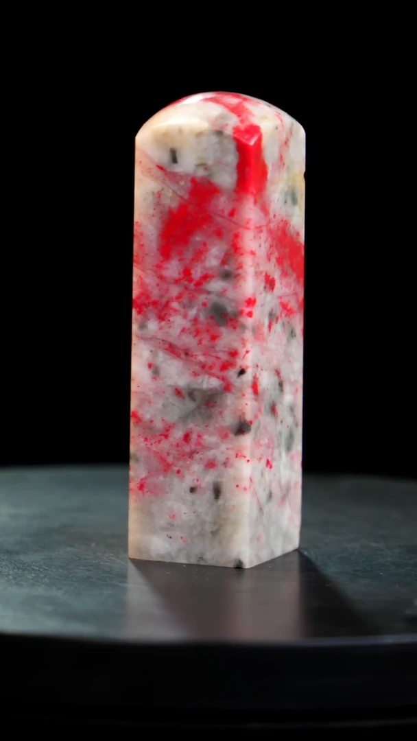 鸡血石瓷白鸡血石