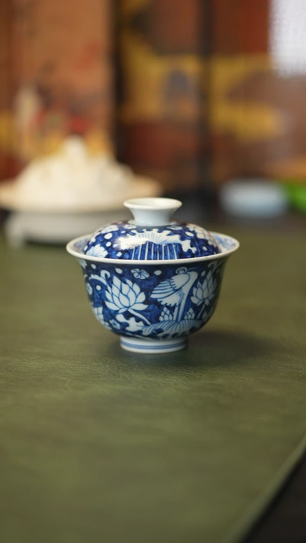 875无底款微瑕景德镇手工手绘 盖碗