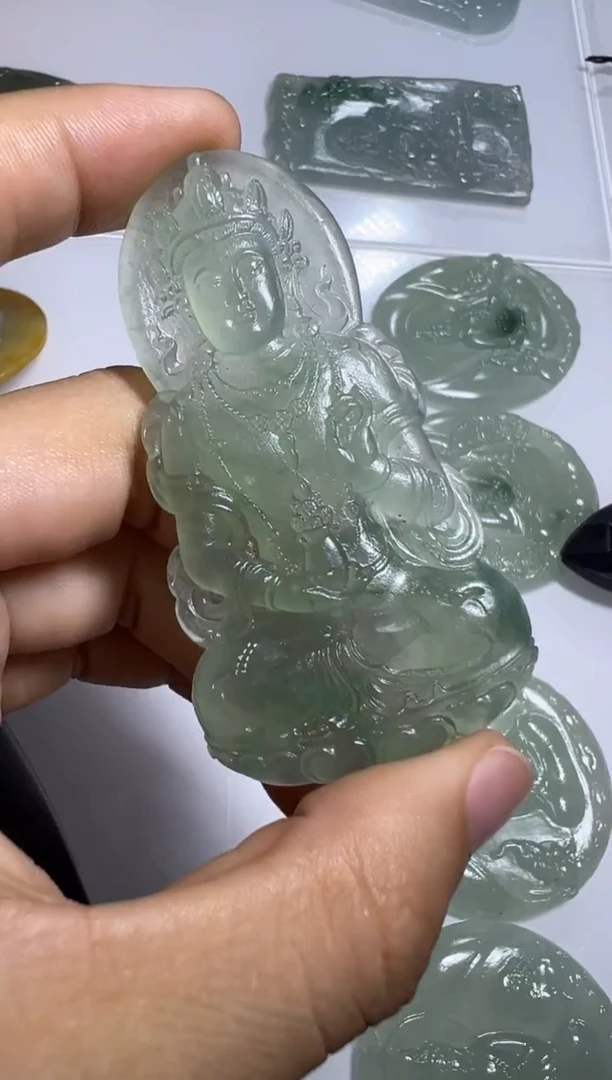 未镶嵌定制翡翠度母