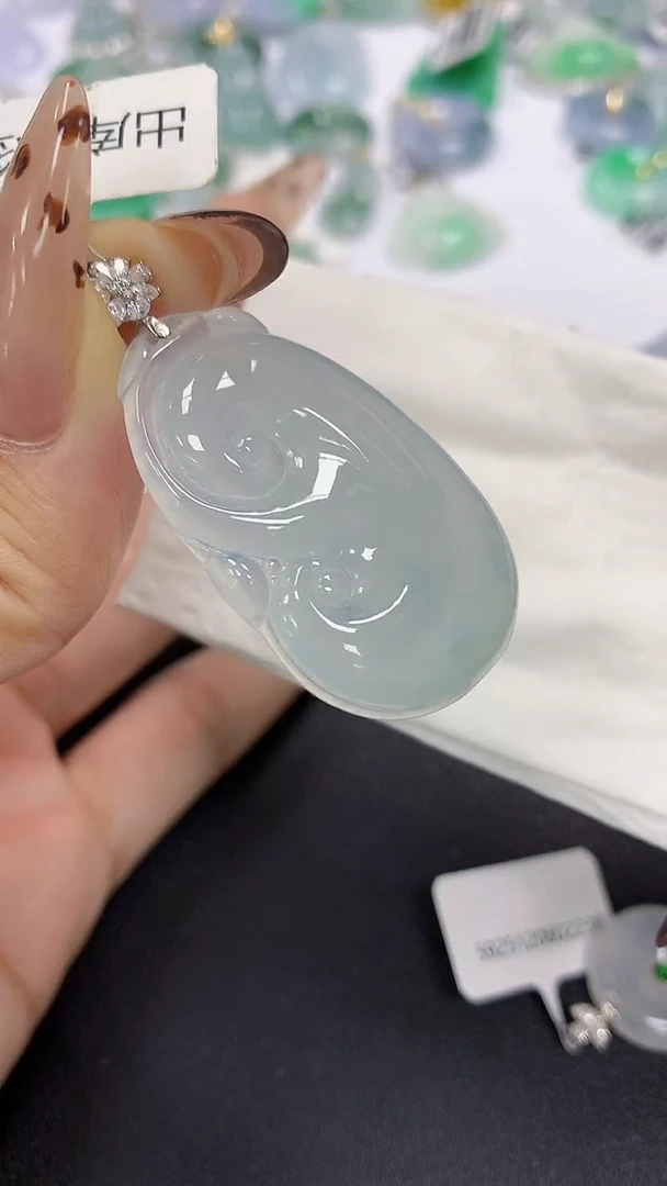 颈饰18K金镶嵌翡翠a货假一赔三支持复检百元上9元证书费自理