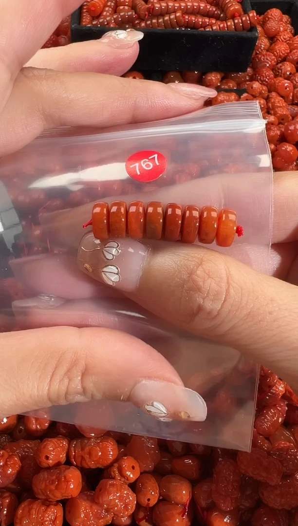 颈饰未镶嵌南红玛瑙1