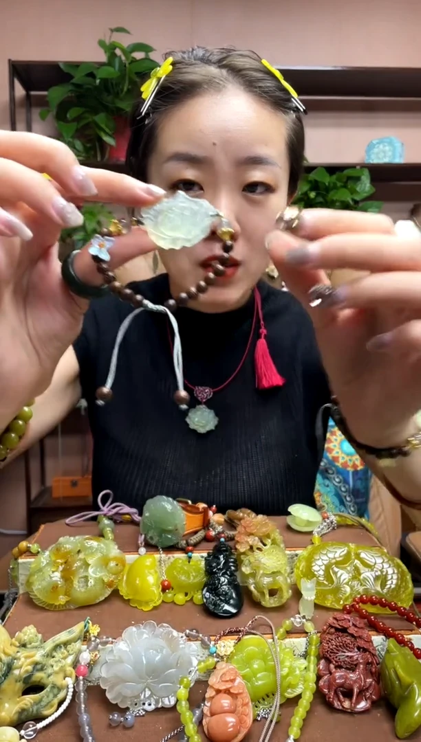 未镶嵌岫玉吊坠多样性发货发其中之一