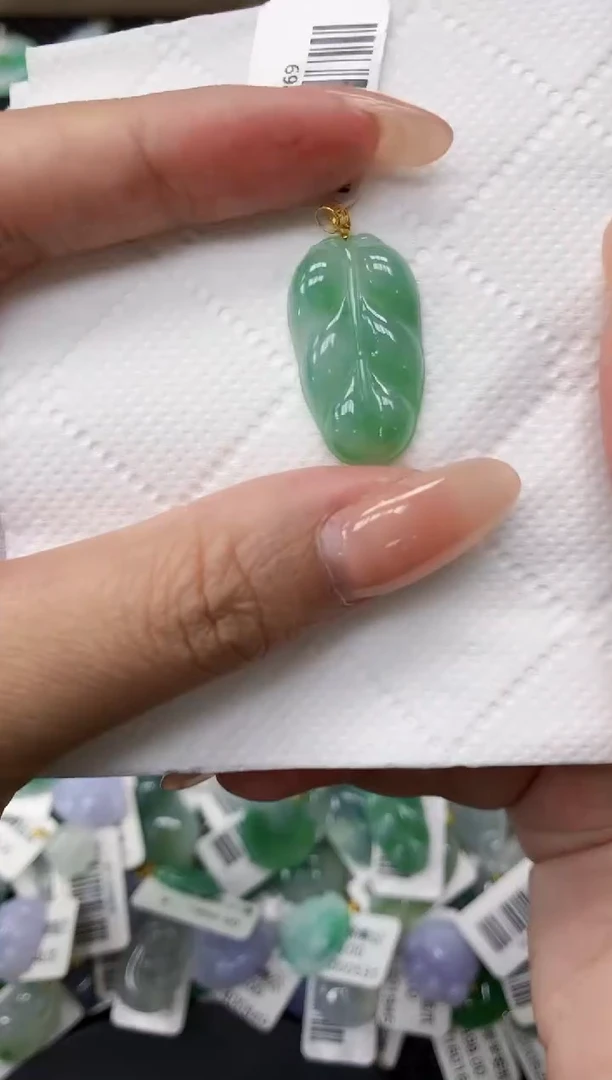 颈饰18K金镶嵌翡翠11111111111